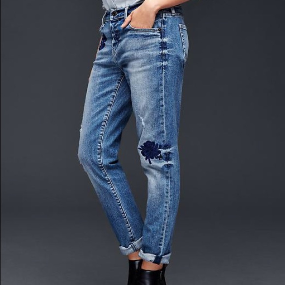 NWT Floral/Embroidered Gap Jeans